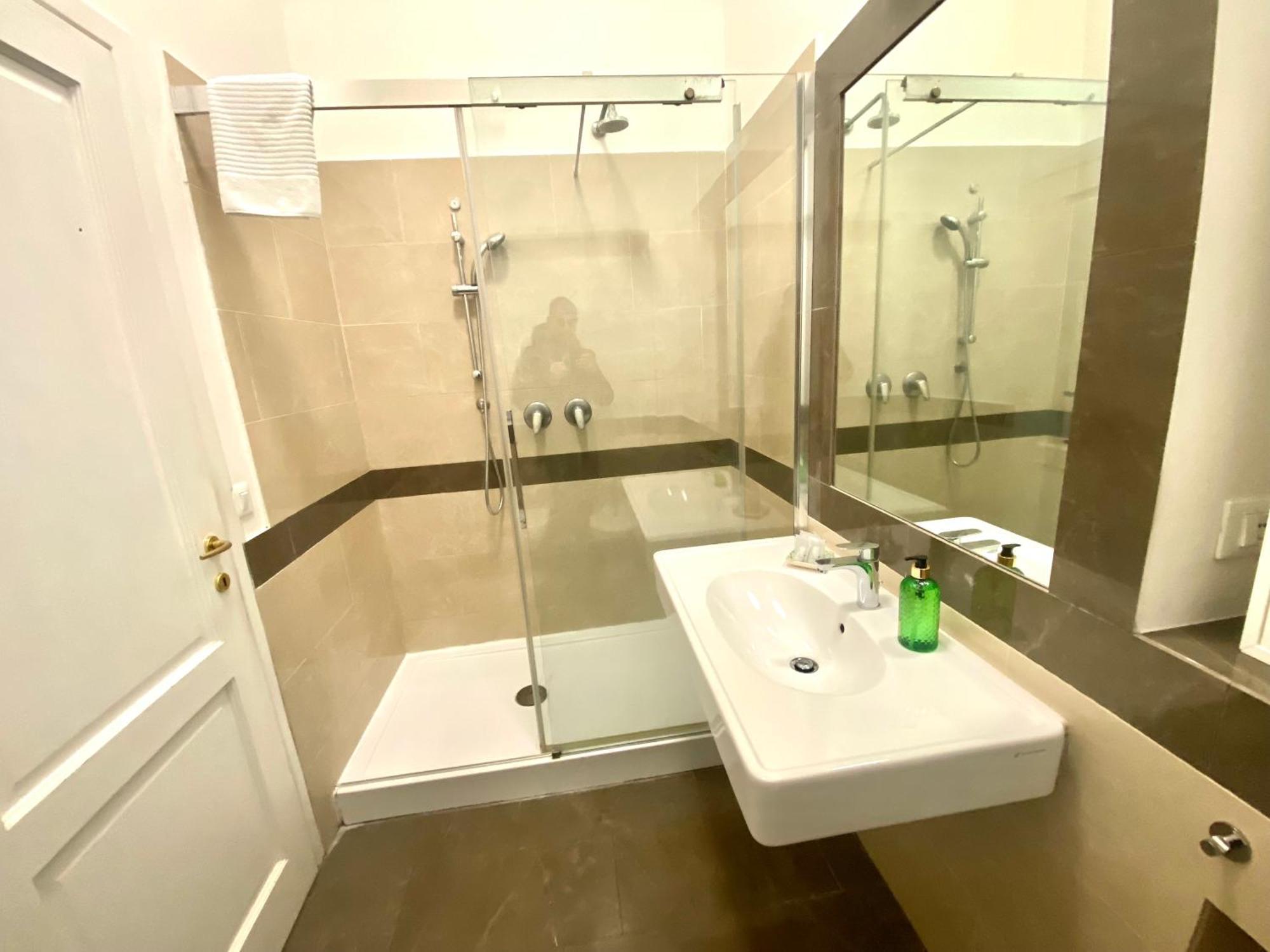 Francy Guest House روما المظهر الخارجي الصورة